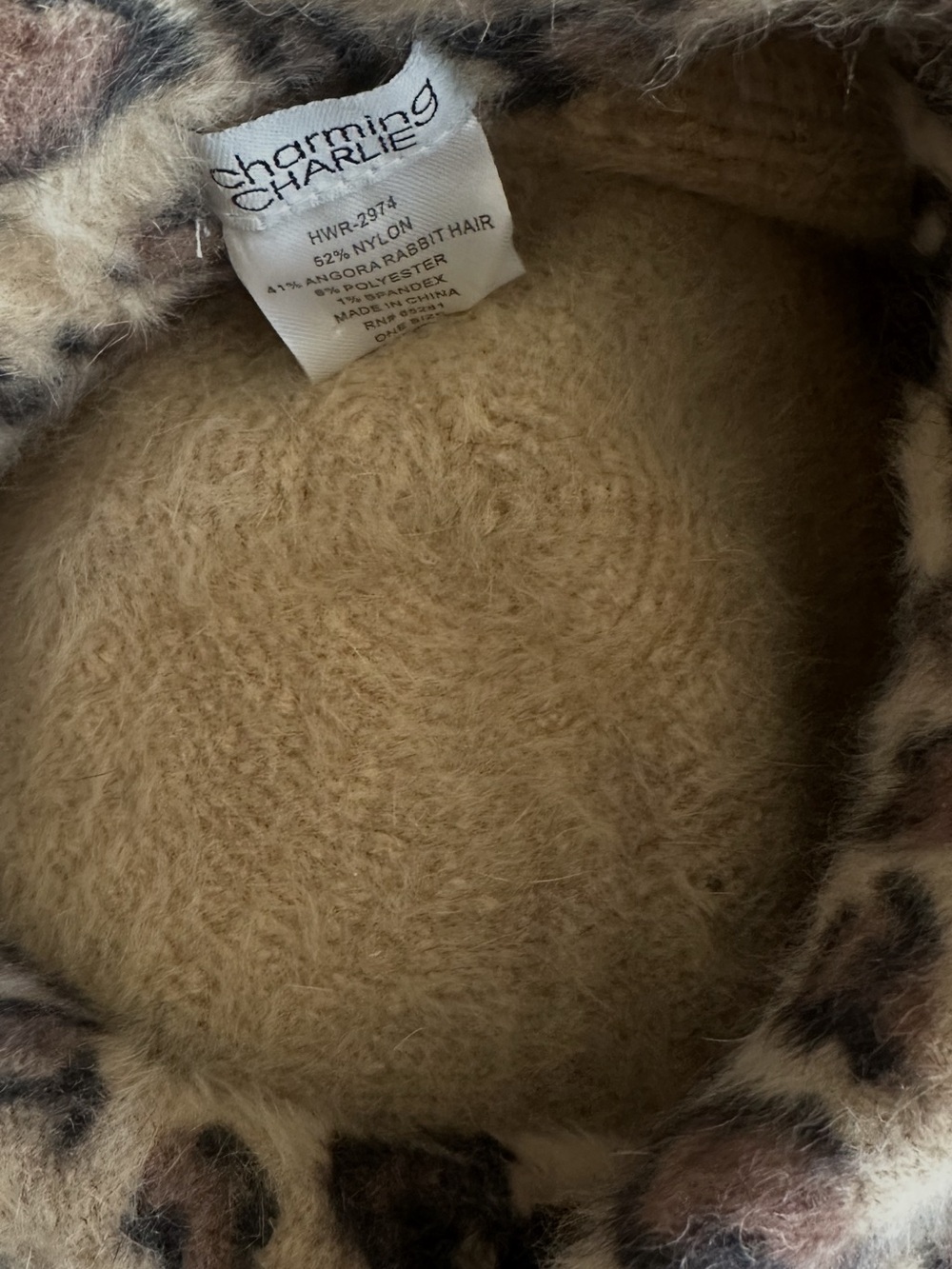 Charming Charlie Faux Fur Leopard Print hat.
41% real Angora rabbit hair - Picture 3 of 6